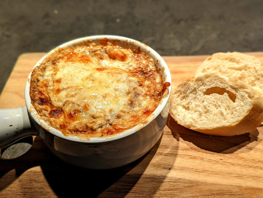 Soupe à l'oignon à l'ail noir