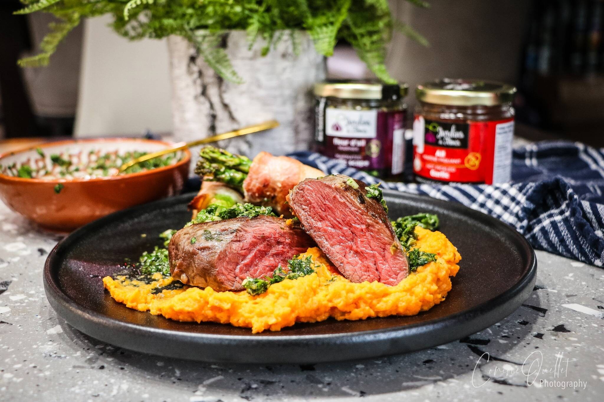 BAVETTE DE BOEUF ET SAUCE CHIMICHURRI A LA FLEUR D'AIL MARINÉE ET AIL PIQUANT (RECETTE ET PHOTO DE C