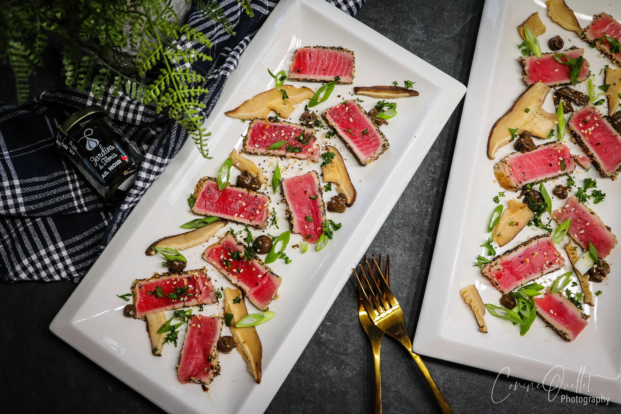 TATAKI DE THON , AIL NOIR ET SHIITAKES MARINÉ(RECETTE ET PHOTO DE CORINE OUELLET )